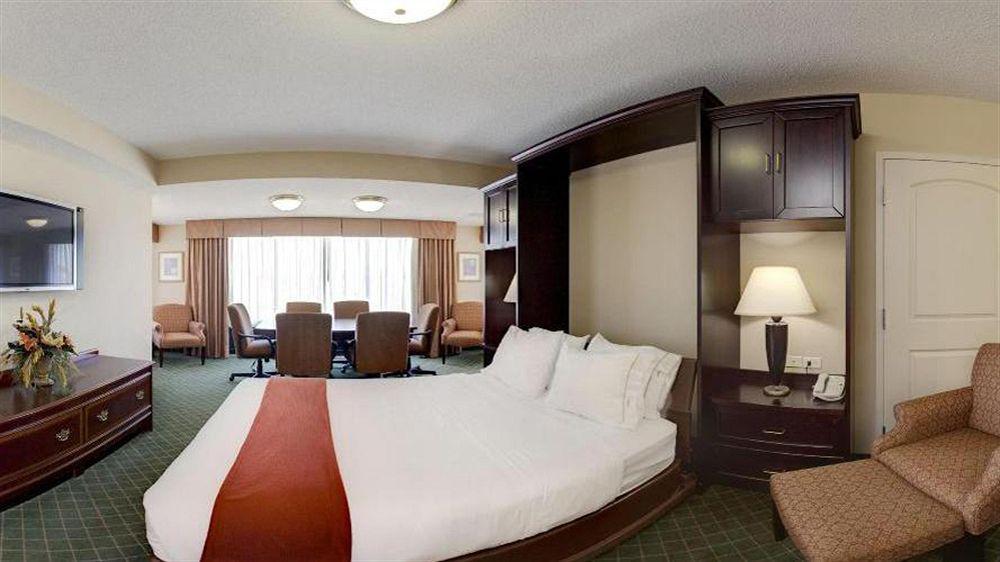 Express & I-55 By Ihg Hotel 2*
